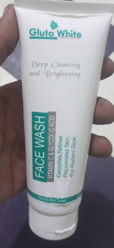 100ML - Gluta White Face Wash Deep Cleansing And Brightening With Vitamin C And Glycolic Acid Detoxifies Refines And Rejuvenates Skin For Radiant Glow (Without Box)